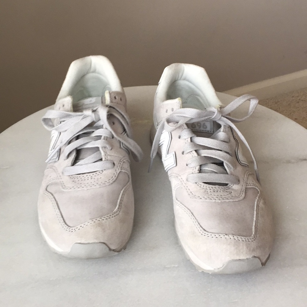 New Balance 696